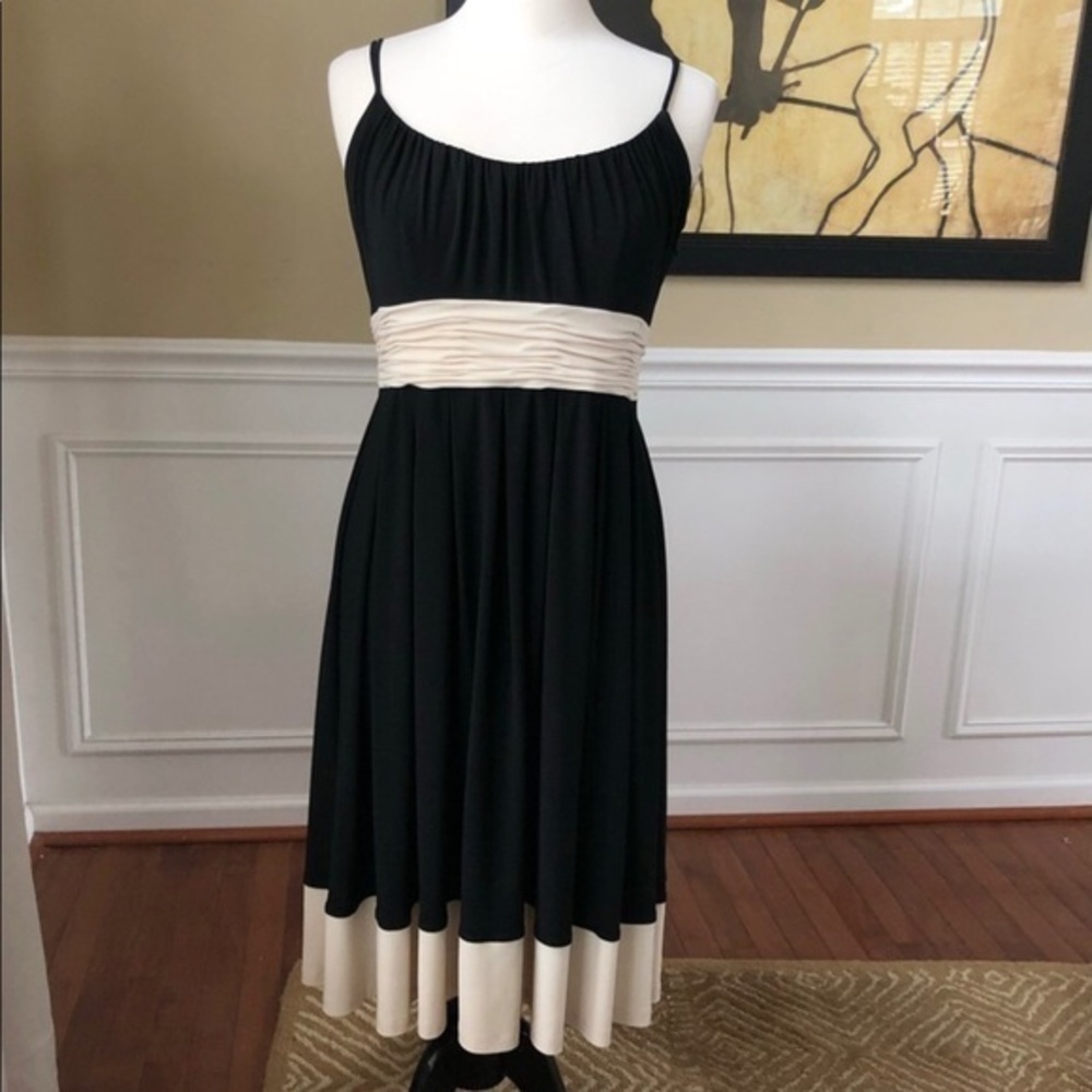 Jones  New York black off white accents dress size 6